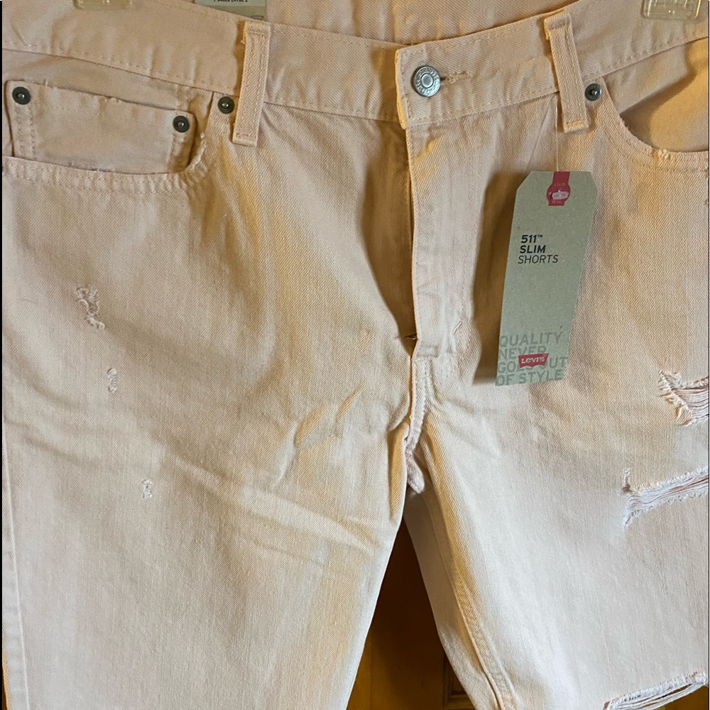 Levi’s mens cutoff shorts size 36 color light peach